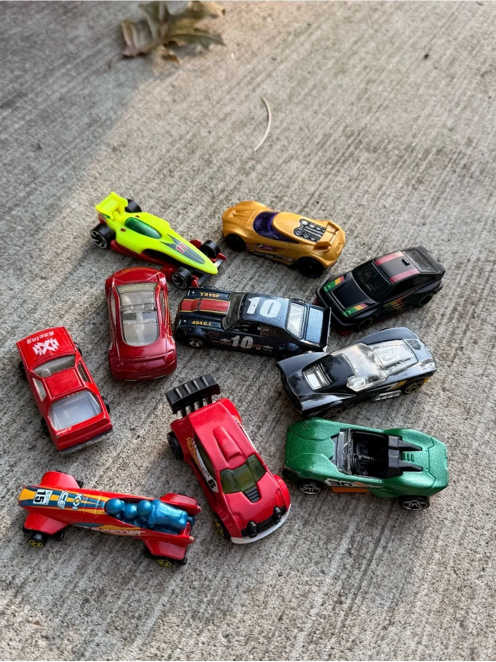 118pc Hot Wheels Diecast Toy Car Lot Loose Cars Mixed Vehicles Collectible Bulk